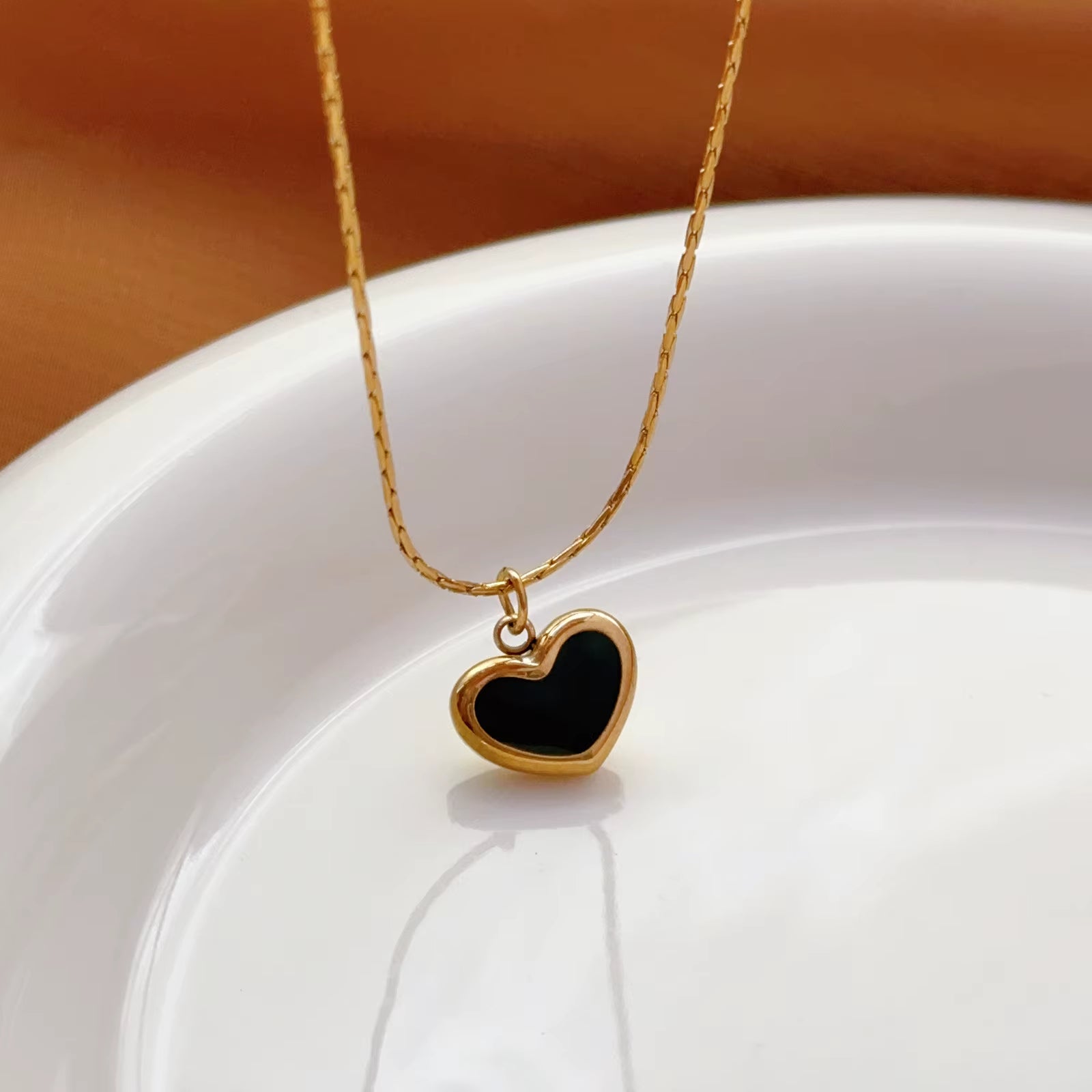 Stainless Steel Female Black/White Heart Pendant Necklace 